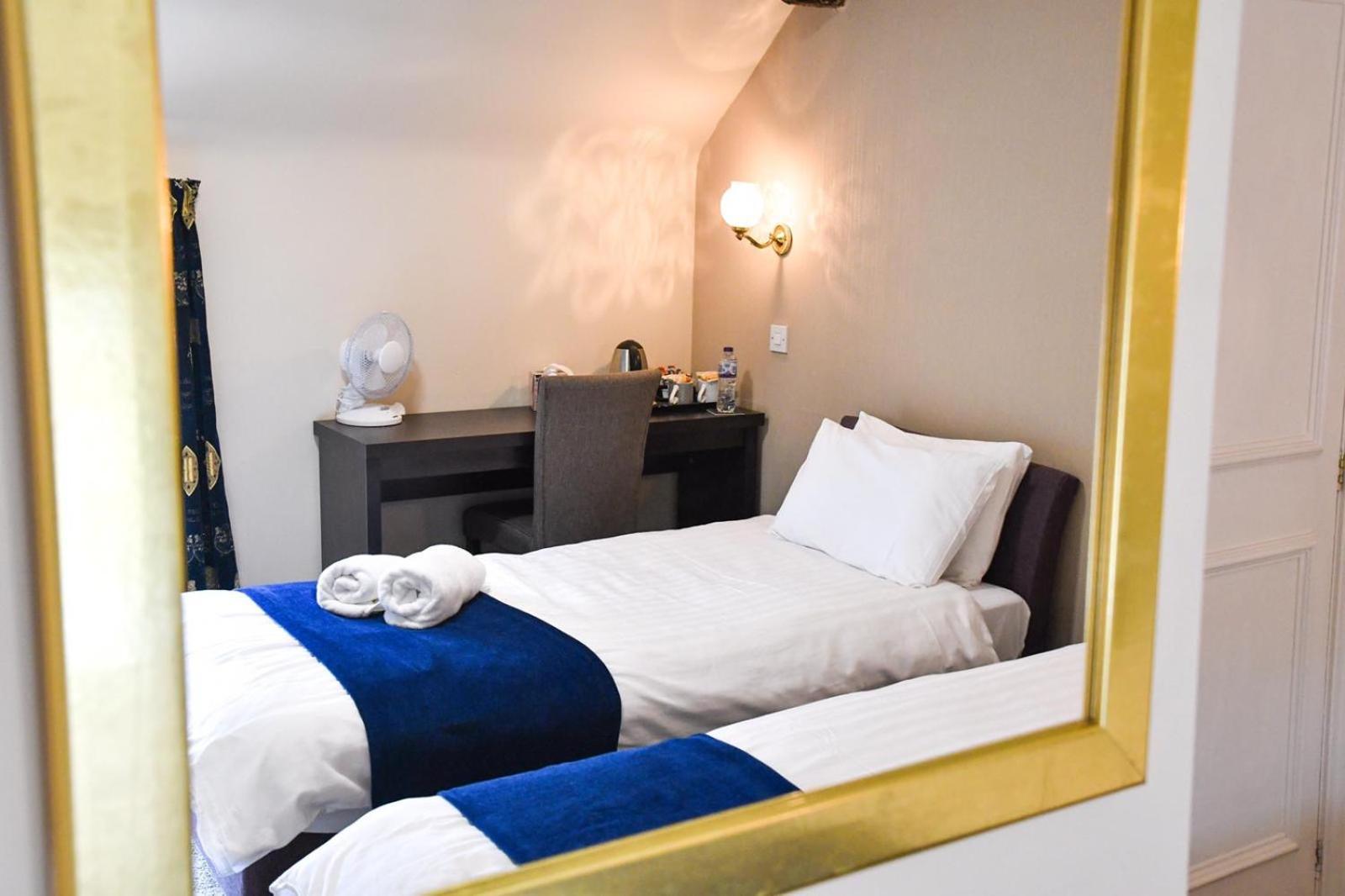 Whiston Hall Zimmer foto